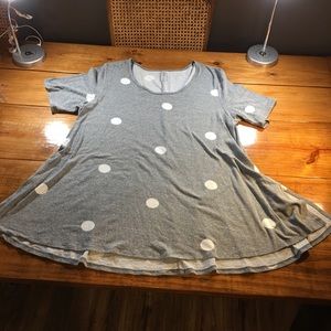 ❤️3/$30 Ladies Lularoe 2XL Gray Polka Dot Perfect tee